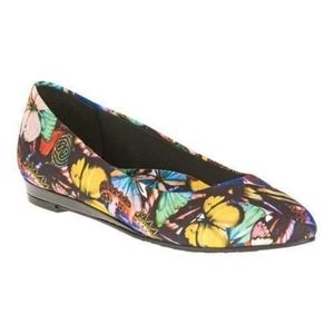 Soft Style butterfly print flats size 9